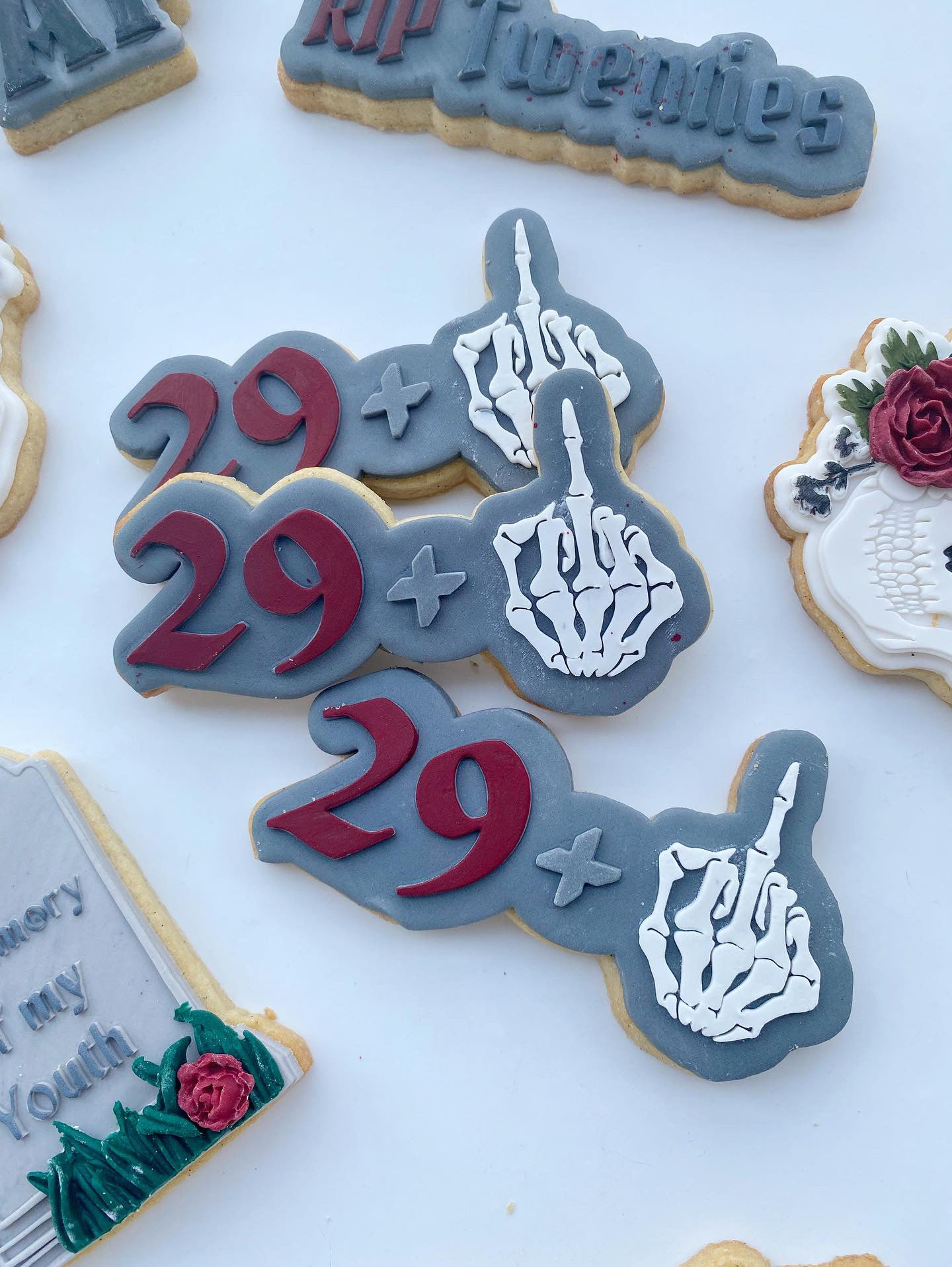 29 + 1 (Skeleton finger) Debosser and matching cutter
