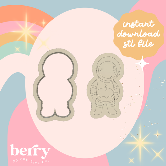 Astronaut holding a Cake Cutter & Stamp stl file