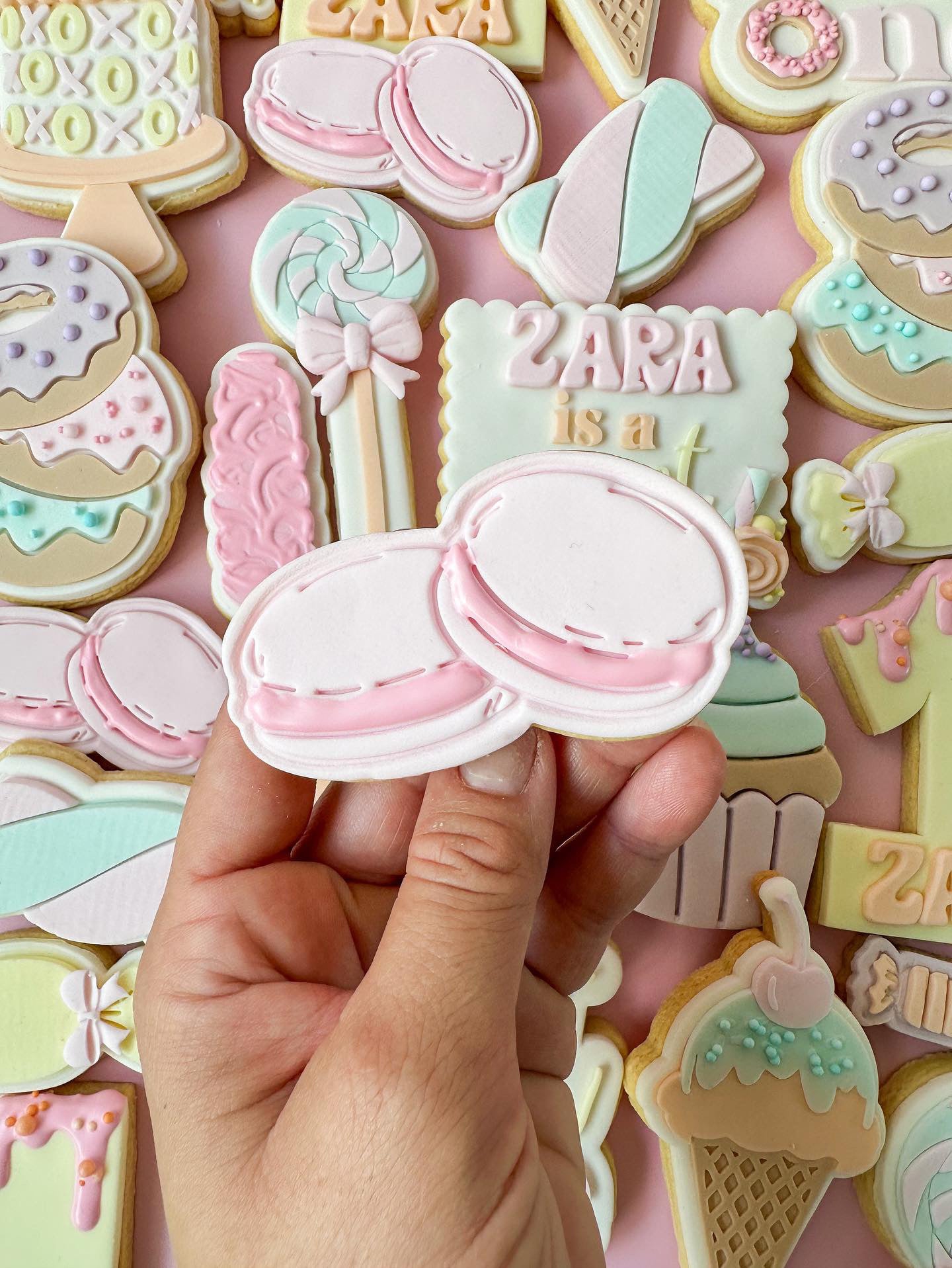 Macaroons debosser and matching cutter