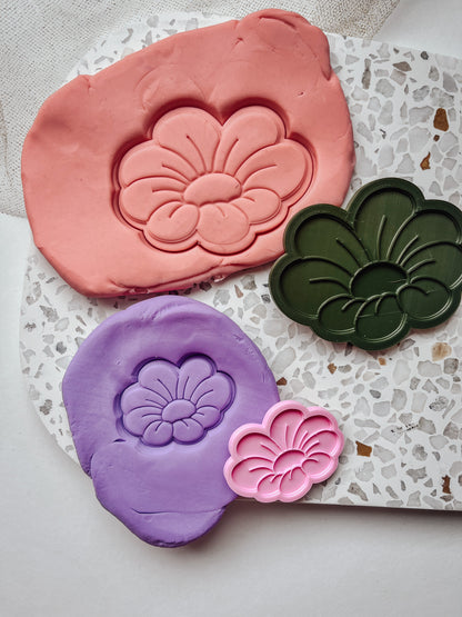 Dainty Daisy Debosser and matching cutter